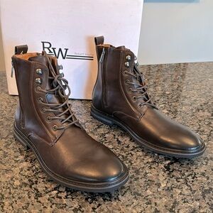 Robert Wayne brown Thatcher NIB 9.5